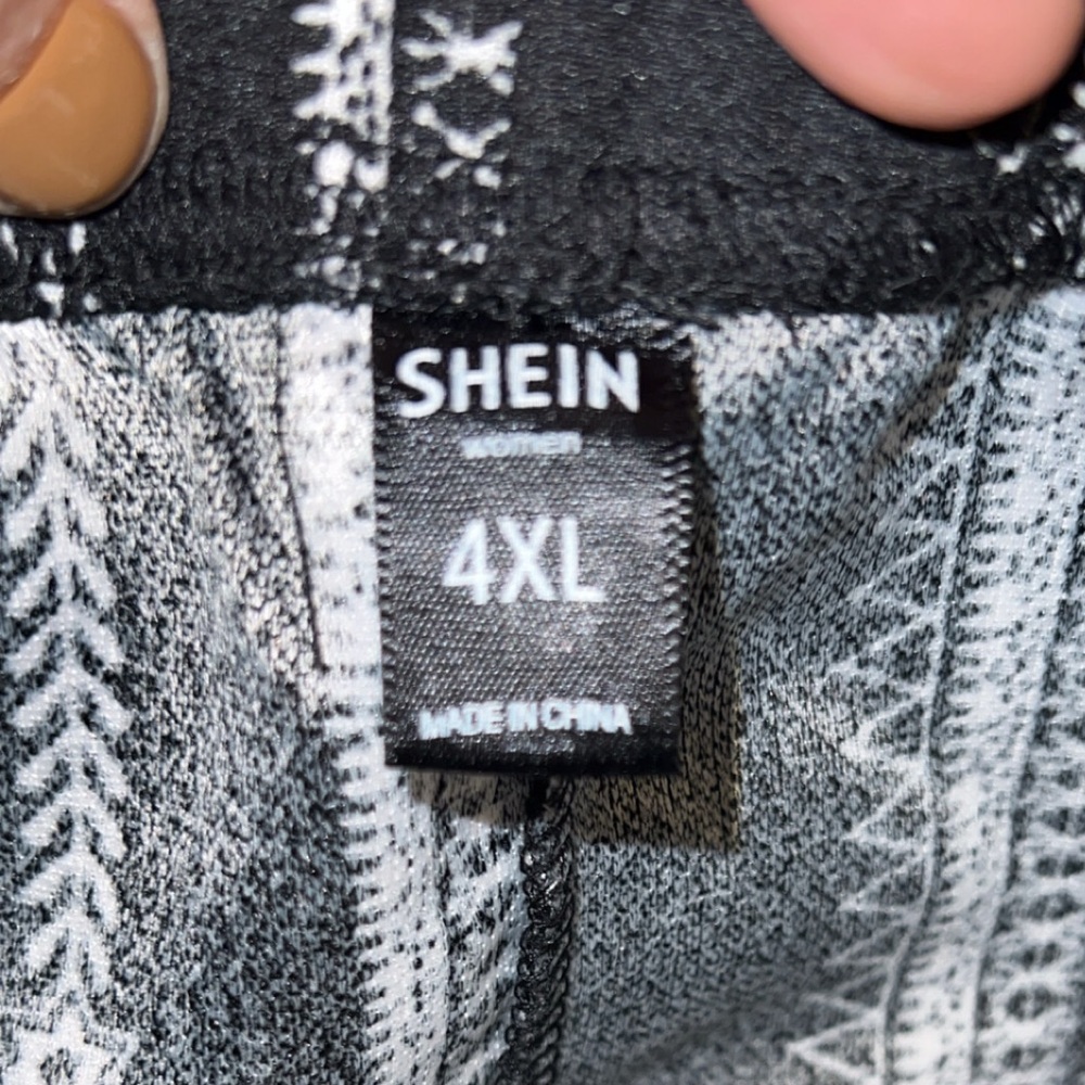 SHEIN Print Shorts - Picture 6 of 6